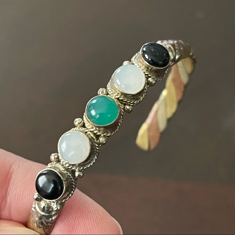 Tibetan Medicine bracelets with gemstones - Picture 3 of 5